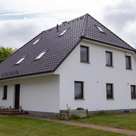 Urlaubs-Appartement Am Dorfrand Wieck Exterior photo