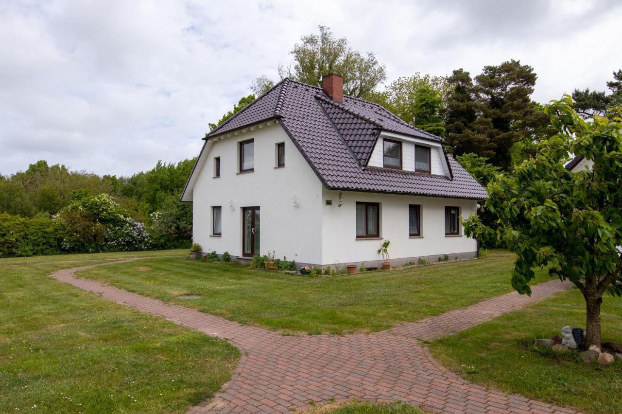 Urlaubs-Appartement Am Dorfrand Wieck Exterior photo