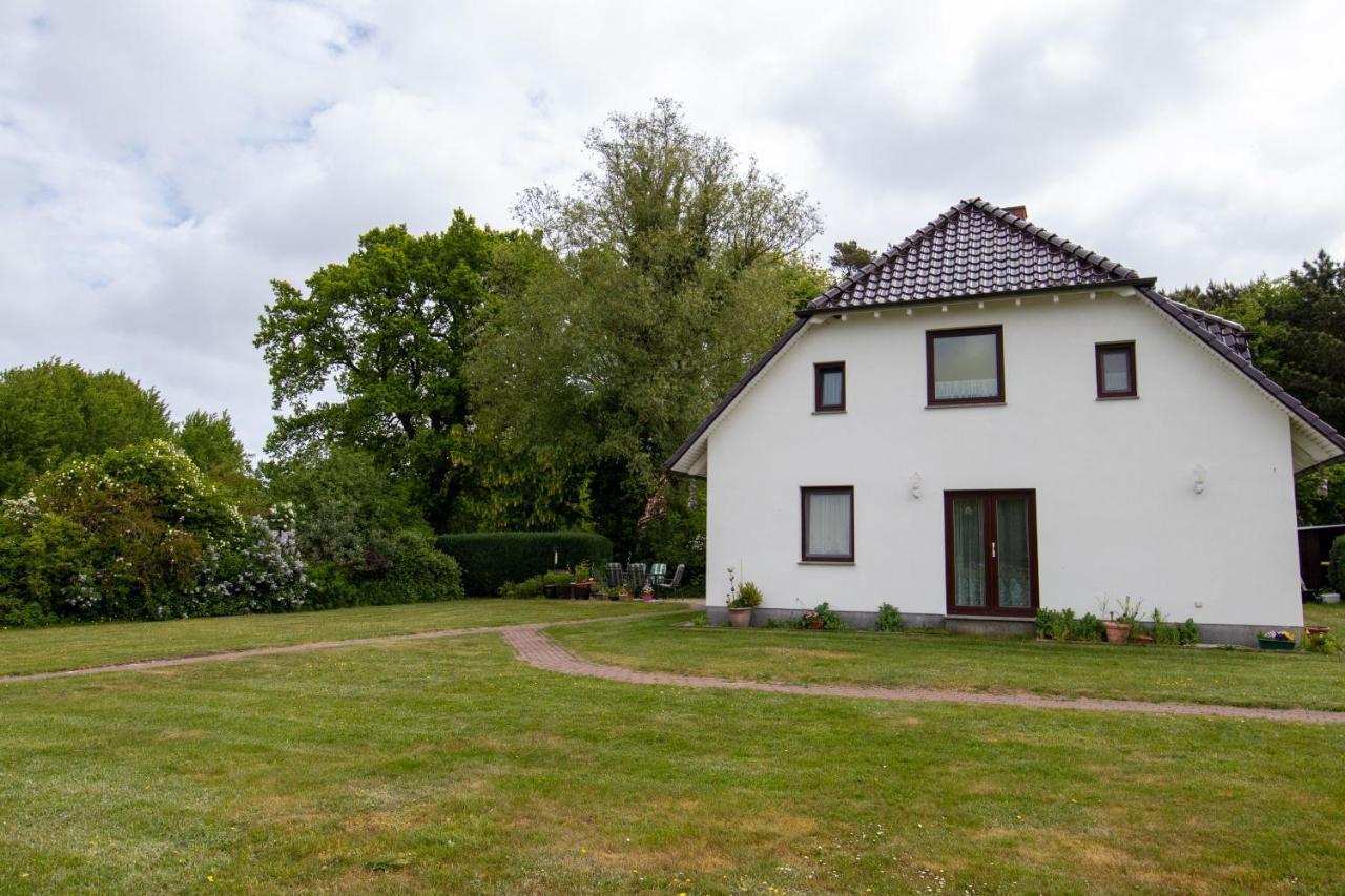 Urlaubs-Appartement Am Dorfrand Wieck Exterior photo